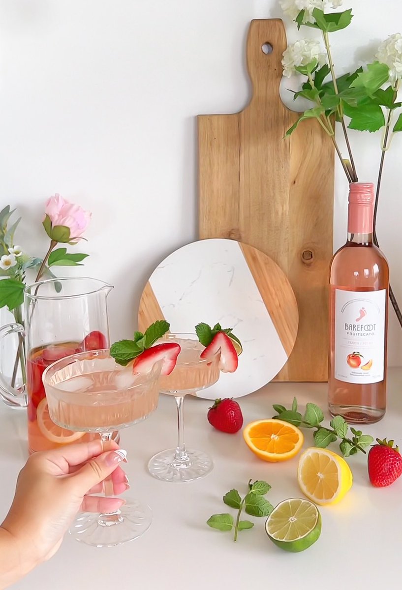 SincerelyUGC's tweet photo. example of recent content i created for Barefoot Wine, where they wanted me to create a wine cocktail! 🍹 #ugc #UGCcreator #ugccommunity https://t.co/G51FLrhOME