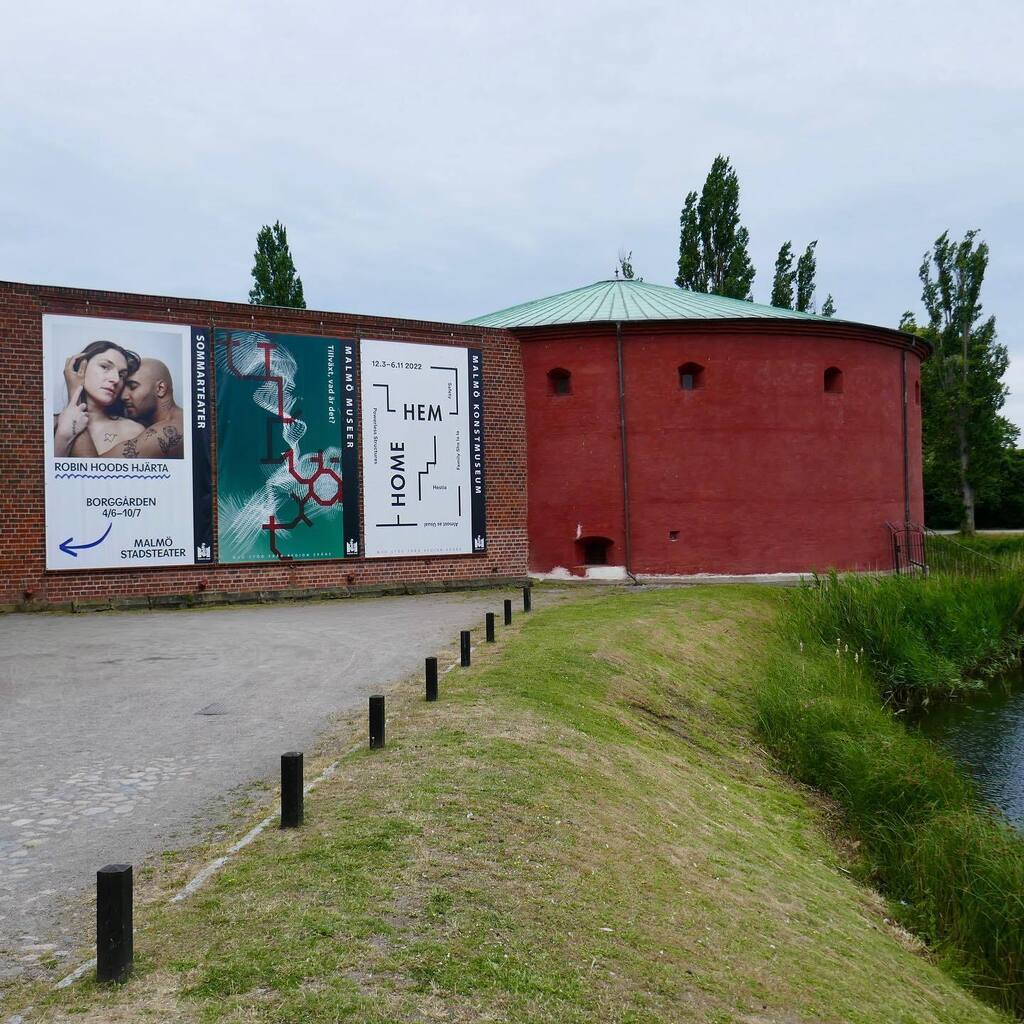 MusicRepo's tweet image. 1,000 miles from home and Robin Hood’s Heart is here in #malmö #nottingham #robinhood 🏹 instagr.am/p/CgKOBy6jawa/