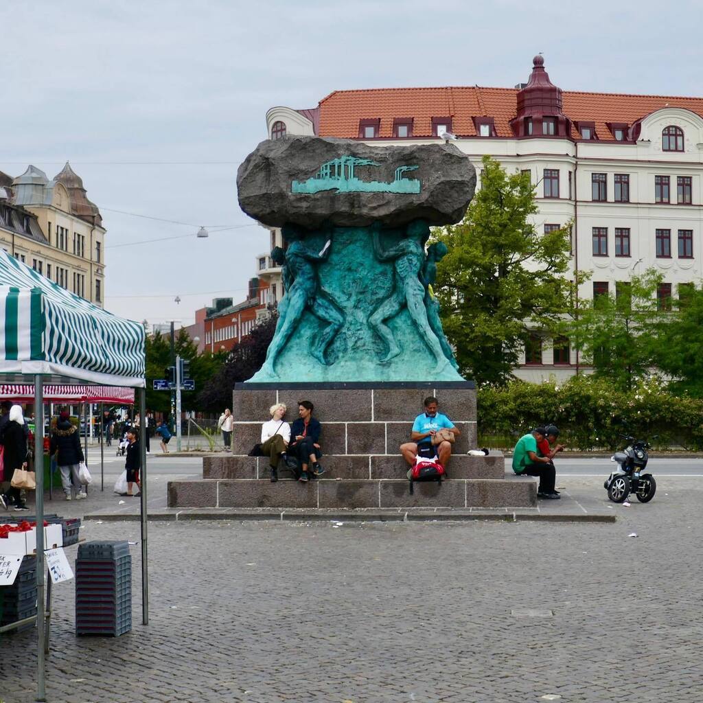 MusicRepo's tweet image. Arbetets ära i Möllevångstorget instagr.am/p/CgKO293DZXR/