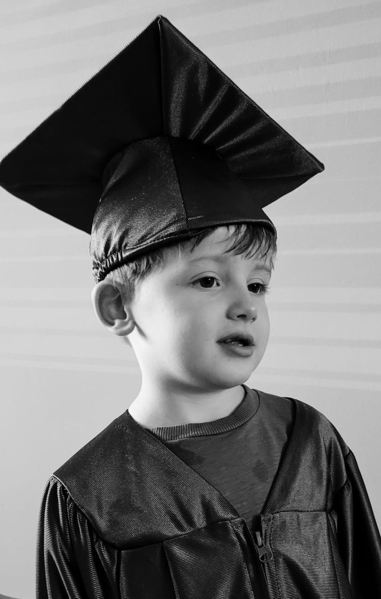 stoky12's tweet image. My little boys graduated from nursery and now ready for school 😭😭😭😭 growing up so fast.

#theygrowupsofast #kids #kidsmodeling #family #Familylove