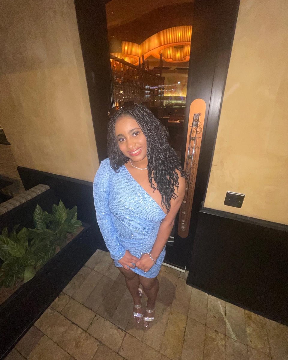 Layla82032670's tweet photo. #WhosWhoOfXU 

Hey y’all I’m Layla !
XU 25’💚💛
Bio premed major
Houston, TX
Love making new friends and trying new things 💕 https://t.co/RsItQWXjEt