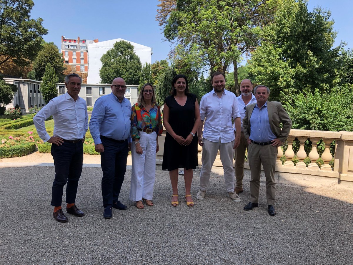 numeum (@numeum_) on Twitter photo 🤝Très bonne réunion de travail autour de <a href="/BrunoBonnellOff/">Bruno Bonnell</a> au <a href="/SGPI_avenir/">Secrétariat général pour l’investissement</a> sur les #compétences et les métiers d'avenir avec <a href="/GdeBentzmann/">Godefroy de Bentzmann</a> <a href="/PMLehucher/">Pierre-Marie Lehucher</a> et <a href="/vetorner/">veronique torner</a>
Tous au service de l’#emploi dans et par le #numérique !
#morethantech 🤝Très bonne réunion de travail autour de <a href="/BrunoBonnellOff/">Bruno Bonnell</a> au <a href="/SGPI_avenir/">Secrétariat général pour l’investissement</a> sur les #compétences et les métiers d'avenir avec <a href="/GdeBentzmann/">Godefroy de Bentzmann</a> <a href="/PMLehucher/">Pierre-Marie Lehucher</a> et <a href="/vetorner/">veronique torner</a>
Tous au service de l’#emploi dans et par le #numérique !
#morethantech