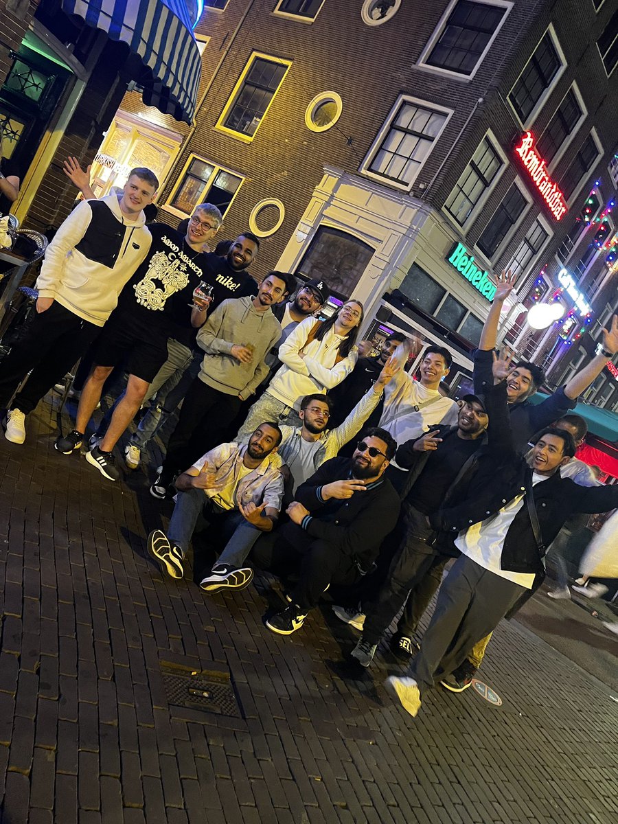 JuyZi_'s tweet photo. I’m in tears, I love my community so much. I can’t believe with how many we were it’s absolutely insane, I can’t tag everyone because its simply way to many. I had such an amazing time, loveyou guys lots. TC was a blast with everyone bless everyone https://t.co/hHZB8aeLoD