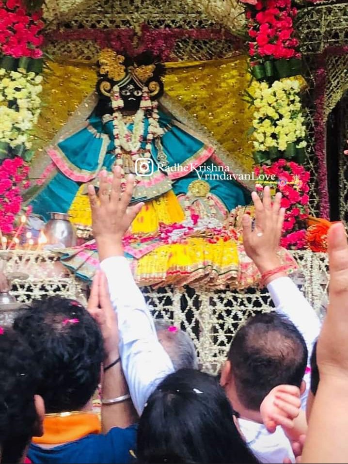RKVrindavanLove's tweet photo. तेरे दीदार से मिलता है सुकून मुझे,
 कैसे कह दूं कि तेरी तलब नहीं मुझे,
#RKVLMEREBIHARIJI
@radhekrishnavrindavanlove https://t.co/Fa6zeRxgsZ