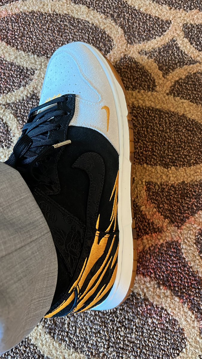 Those are cute, but everyone knows 2022 is the ‘Year of the Tiger’ <a href="/Nike/">Nike</a> <a href="/Lane_Kiffin/">Lane Kiffin</a> #MIZ