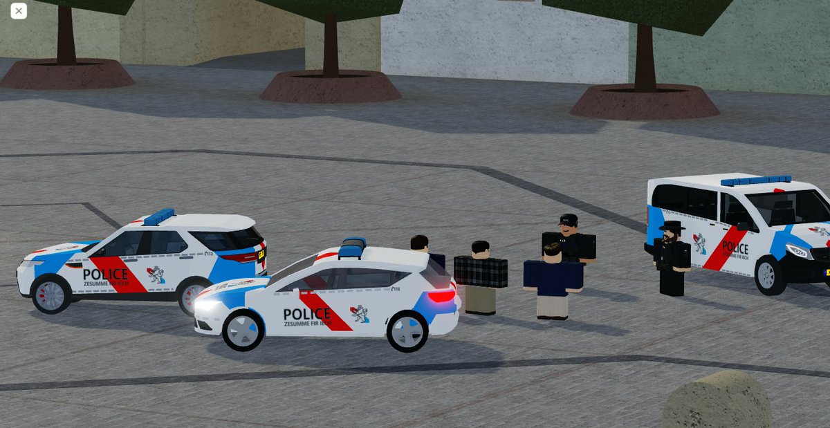 LUXARAZZIRBLX's tweet photo. Today the Grand Ducal Police were out in force protecting the citizens of Luxembourg. The Grand Duke met with some active officers as they guarded the main square. https://t.co/wQBAk4c8vz