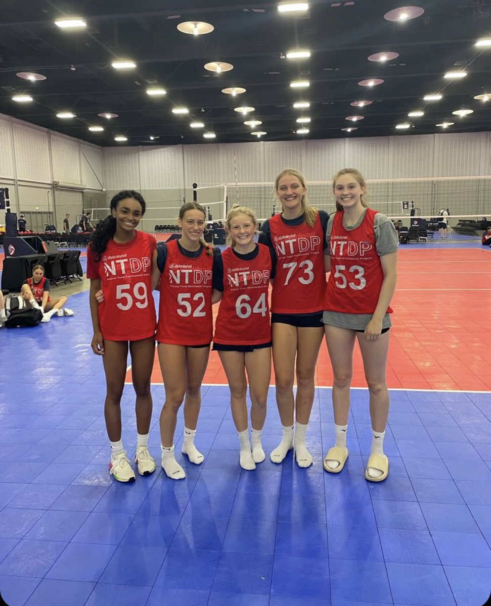 AvaFalduto's tweet photo. Had the BEST time this week training with @usavolleyball NTDP. Thank you so much to all the coaches and everyone who organized this amazing experience. I had so much fun and am so grateful for these incredible opportunities!!!! So many new friendships and memories🇺🇸💙 https://t.co/QqxwqzoivL