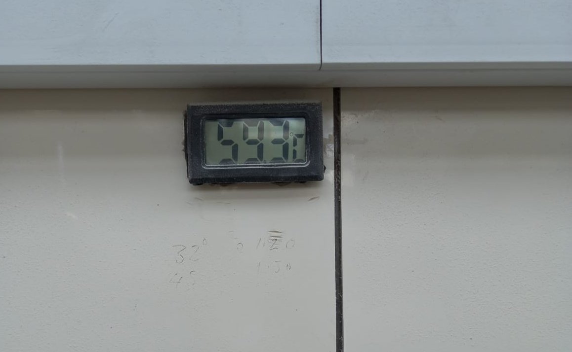 BeckiLeathley's tweet photo. @metroradiouk this is the temperature on my husbands work station at 2pm this afternoon 🥵 https://t.co/gHwkEkH7MP
