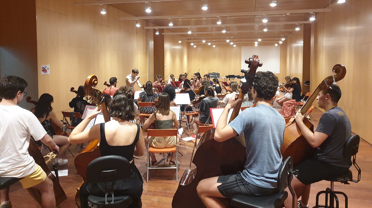Cerca de 150 músicos tocarán la 'Novena Sinfonía' de Beethoven en el Concierto de Verano
<a href="/culturacyl/">Cultura Castilla y León</a> @Avila_Cultura <a href="/Ayto_Avila/">Ayuntamiento Ávila</a> <a href="/JJMMavila/">Juventudes Musicales de Ávila</a> <a href="/_OSavila_/">Sinfónica de Ávila</a> <a href="/LIENZONORTE/">Lienzo Norte</a>
avilared.com/art/63618/cerc…
