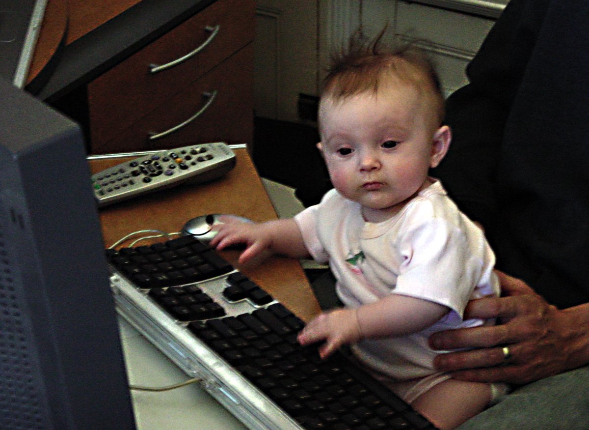 DaStreamCatcher's tweet photo. #DaCurators first born. Three months old, San Francisco., Oct. 14 2001.
She grabbed the mouse, looked up, saw the cursor move, and then immediately got a job at @Pixar.
Ok not really.
It was @ILMVFX. https://t.co/i98qHggCOz