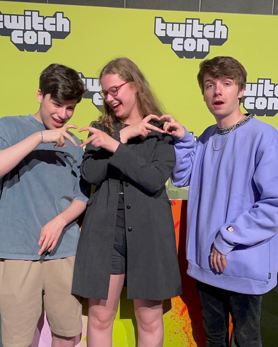 WhoLocker7's tweet photo. Kinda met Karl and George yesterday #TwitchConAmsterdam #karljacobs #GEORGENOTFOUND https://t.co/aeAzECPwCS