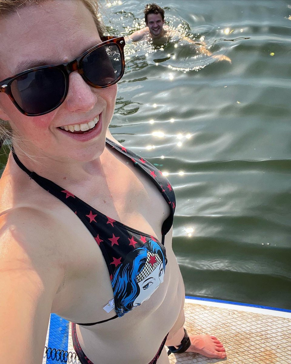 PhoebeRSmith's tweet photo. After hours spent working in a darkened room, while #WanderBoy enjoyed A/C at nursery, I decided a cool down was in order… hope you managed to find a way to chill out today too… #wanderwoman #sup #outdoorswimming #river #riverlife #thames #heatwave https://t.co/cko5ci7I5c