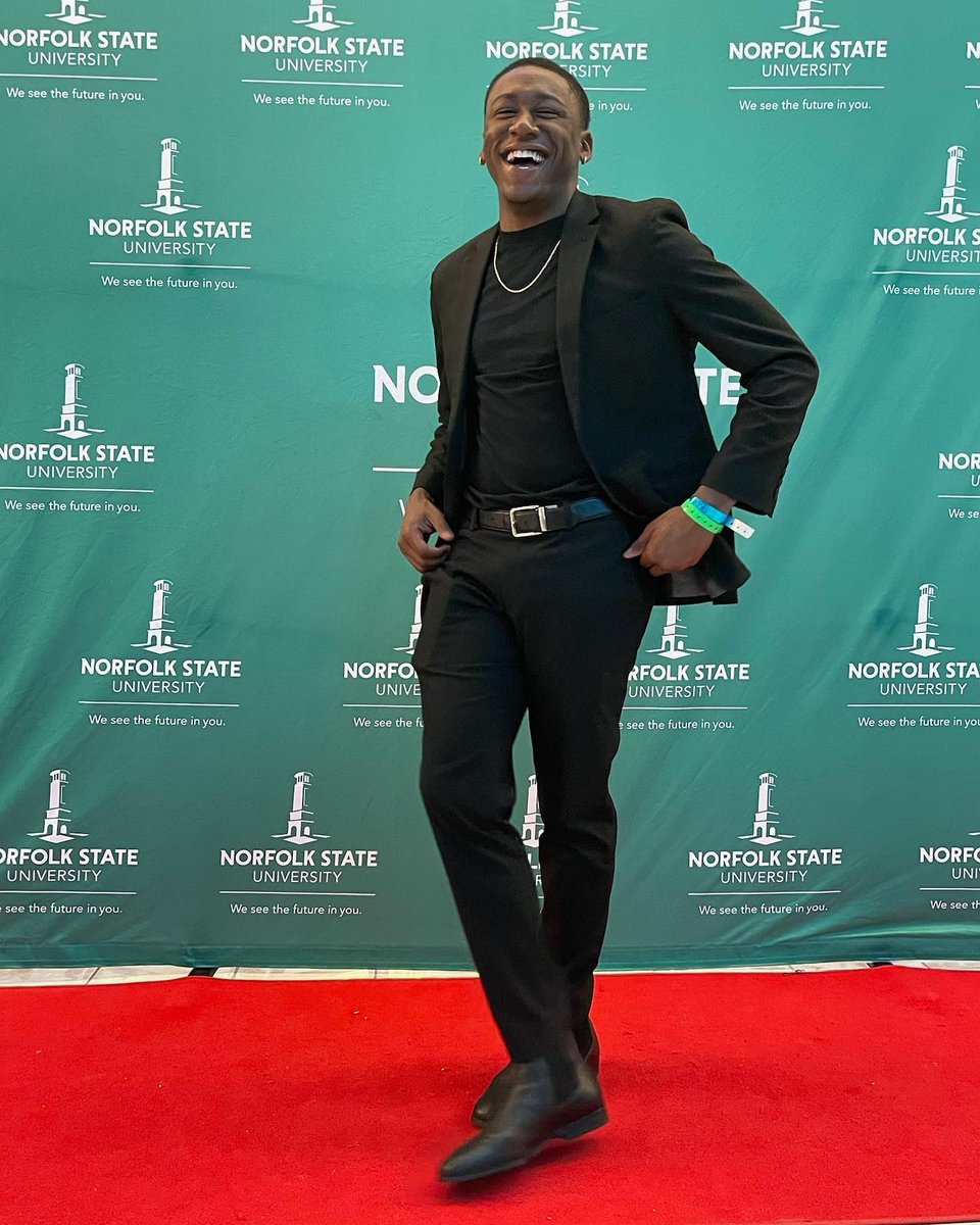 traehubb's tweet photo. I know that I am on the right path and this is just the beginning of the next chapter in my life. Today I turn 20 ⭐️ Just after experiencing the best moment of my life. Staring in my first short film. 🫶🏾 Thank you @NateParker and @NateParkerFdn for the opportunity. #NPF22 https://t.co/DwYnv71ePN