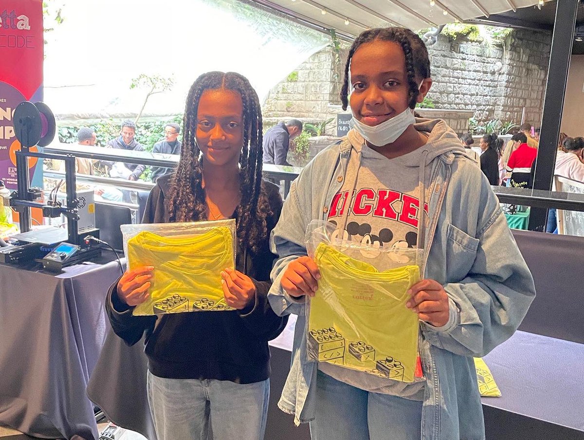 CodeYenetta's tweet photo. We had a blast at 13th Yenegew Bazzar introducing our summer camp to parents and kids.We got a lot of interested kids (and some adults) who tried to solve @BeBlocky coding challenges to win a free #CodingTheFuture shirt. Thank you for everyone who came out 🙌🏾 Here are a few snaps https://t.co/s2gkHZdYBK