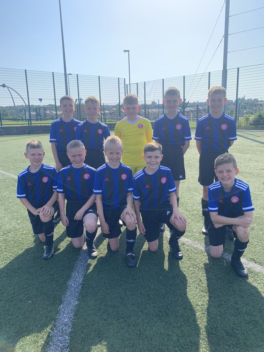 AcciesFCAcademy's tweet image. Squad pictures before todays games in the sunshine ☀️⚽️🔴⚪️ #AcciesAcademy