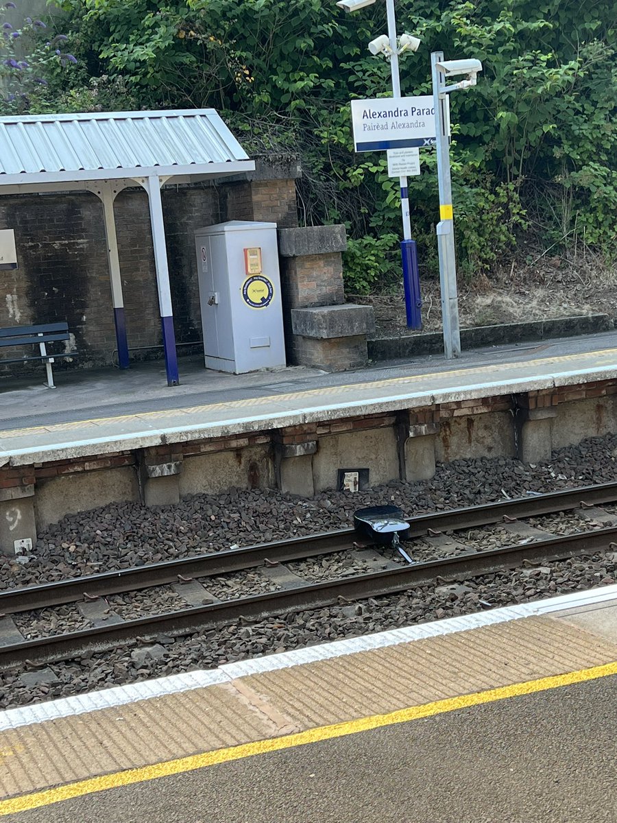 sooscot's tweet photo. @ScotRail there is what looks like a guitar on the line at Alexandra Parade station https://t.co/YR1SjYpNjq