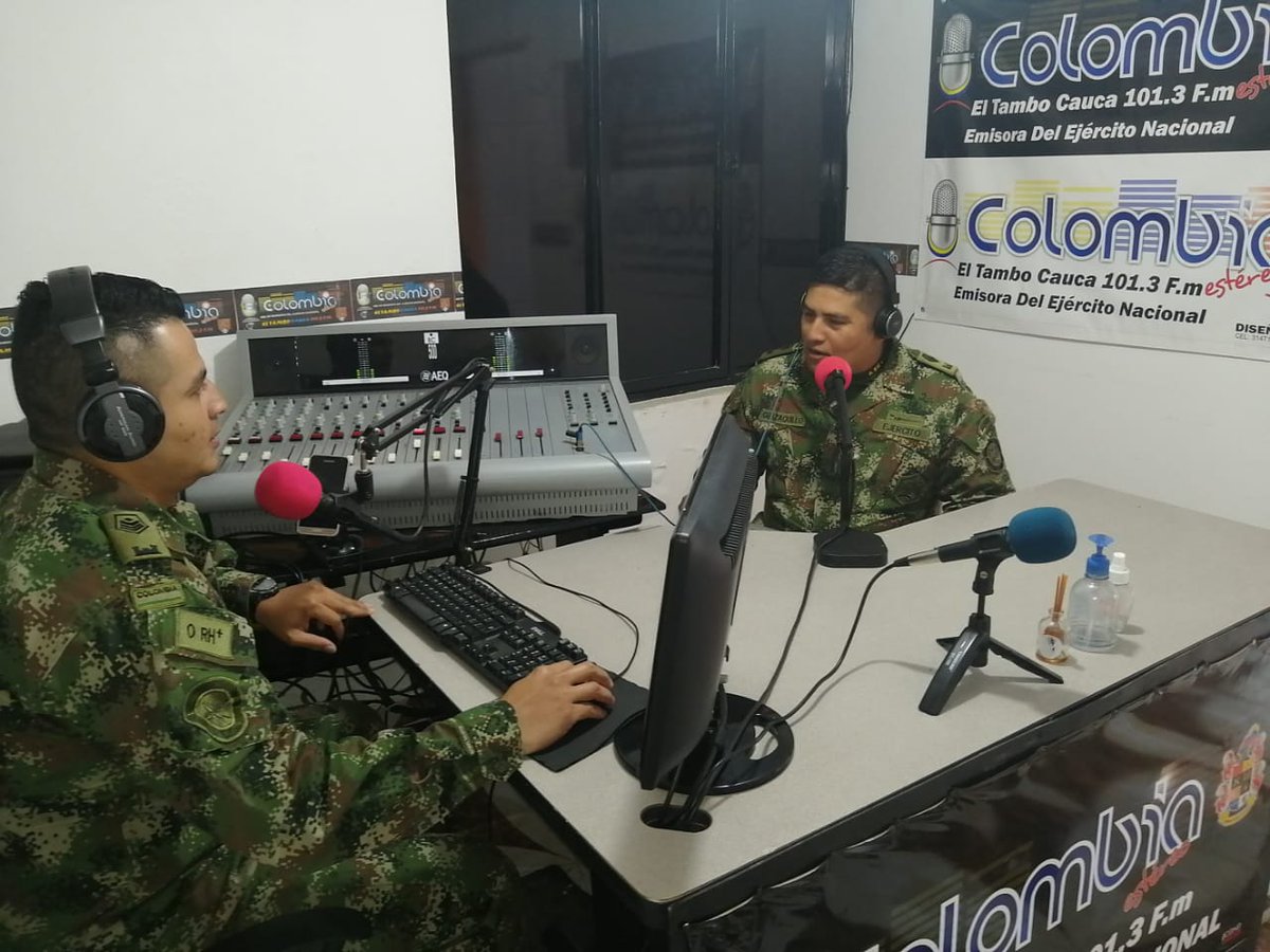 emisoraejercito's tweet photo. En programa radial de los 101.3 FM El Tambo, #Cauca, nos acompañó el sargento segundo Hugo Guazaquillo del #BADRA11, quien informó a los soldados que se encuentran en el área de operaciones, el programa #SEPSE, con el fin de disminuir y contrarrestar accidentes fuera de combate. https://t.co/FWZEXnGg3B