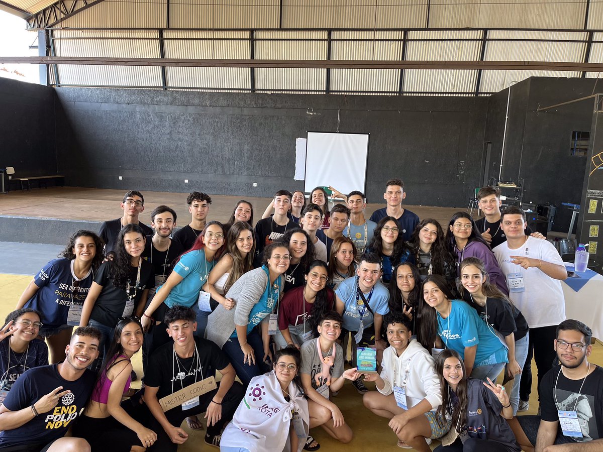icfjss's tweet photo. quem é que fortalece as 4 da madrugada???? https://t.co/IUUlc8fSvl