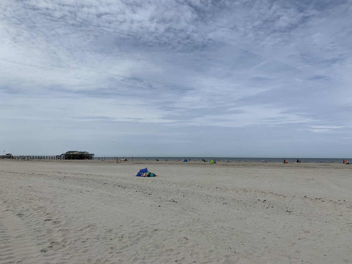 punker76's tweet photo. “Ich lieg am Strand… Die Sonne scheint mir auf den Bauch…” ☀️🤘 #vacation #holiday #nooss https://t.co/GVopAu1WUO