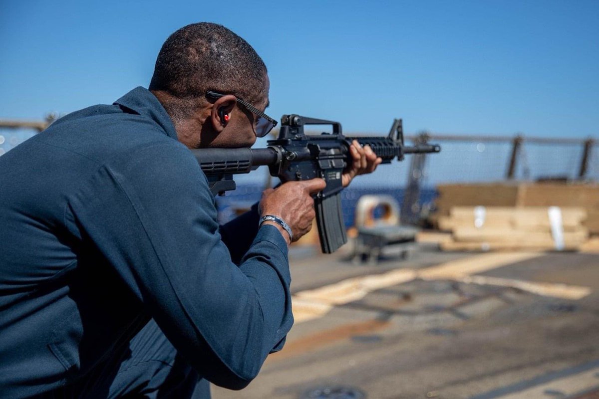 deedubya78's tweet photo. Sun's out. Guns out! It only took me 26 years, but I finally qualified for the Navy Rifle Marksman Ribbon! My knees reminded me I'm 44 for the kneeling position, but another small goal accomplished! @chinfo
#SixthDeploymentLoading #PewPew #GottaUpdateMyRibbonRack #KeepGrindin https://t.co/JYa4KmZ4Lu