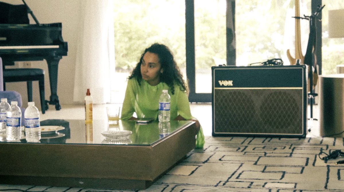 LEIGHZIP's tweet image. 💌 leigh-anne newsletter: writing camp in jamaica