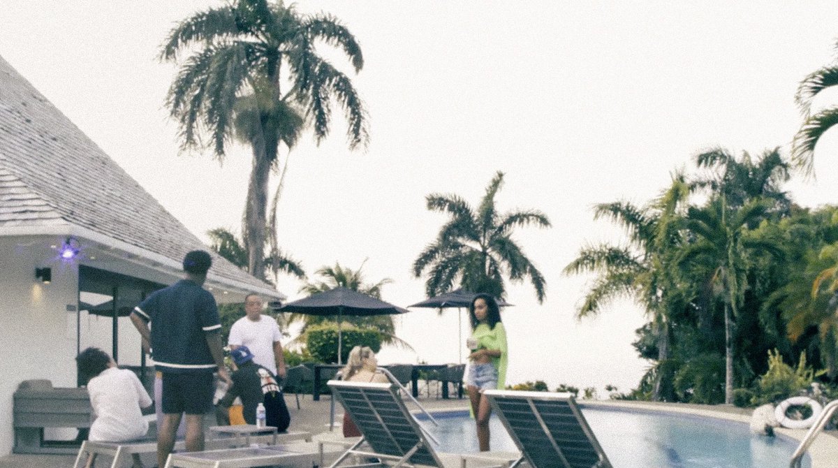 LEIGHZIP's tweet image. 💌 leigh-anne newsletter: writing camp in jamaica