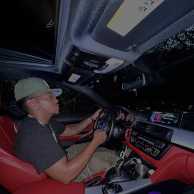 LINO_BUSHAGI's tweet photo. YOUNGESTNCHARGE
#BUSHAGI CEO https://t.co/xgEy0PJFGt