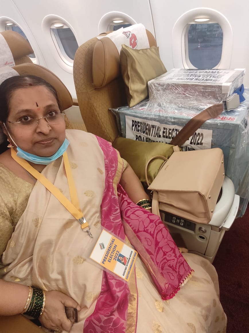 ECISVEEP's tweet photo. After the polling for #PresidentialElections2022 concluded peacefully today, Mr. Ballot Box boarded the flight to Delhi accompanied by respective AROs! Pics from Assam, Gujarat and Karnataka along with the sealed Ballot Box. Counting of votes is scheduled on July 21,2022. https://t.co/iqHIg8rCPJ