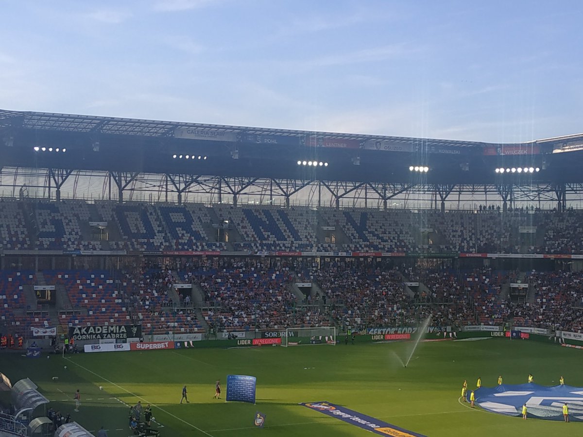 DLesnikowski's tweet photo. Inauguracja sezonu w Zabrzu tuż tuż #GORCRA https://t.co/PBUlLzo6KV