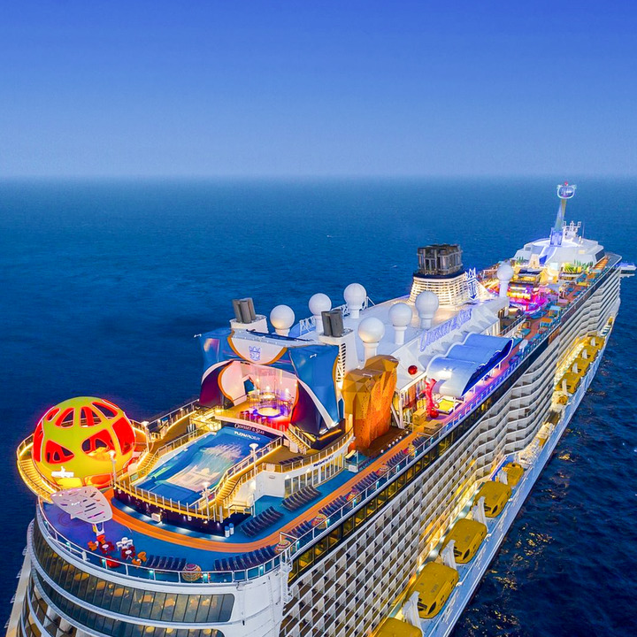 CrucerosPlus's tweet photo. ¿Te gustaría ver los amaneceres o las puestas de sol en tus ciudades favoritas?  
Si tu respuesta es sí, ahora imagínate viajando en un crucero donde tienes todo en un solo lugar.  
Conoce el crucero Odyssey of the Seas y navega por el Mediterráneo. 
#crucerosplus #mediterraneo https://t.co/H2Yabtgely