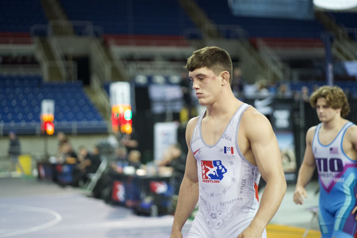 IAwrestle's tweet photo. Wyatt Voelker gets it done 7-0 to advance to semifinals. 

#IAhswr #Fargo22 https://t.co/DI3fblukVZ