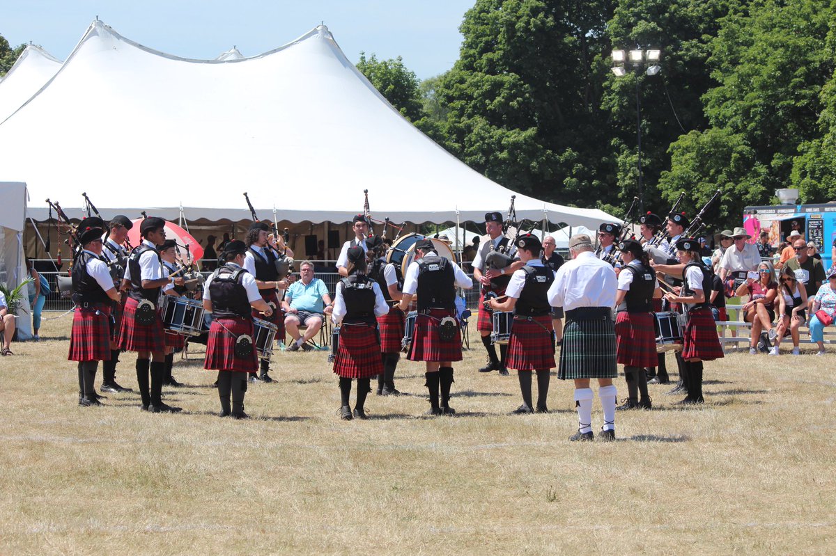 RRMPB's tweet image. Big win for the band at the @CambScotFest -  lotsa great solo results as well!!   #youth #pipeband #bagpipes #drum - next up is the @TheGHG 🎶 #toronto @TorontoPolice @TPAca