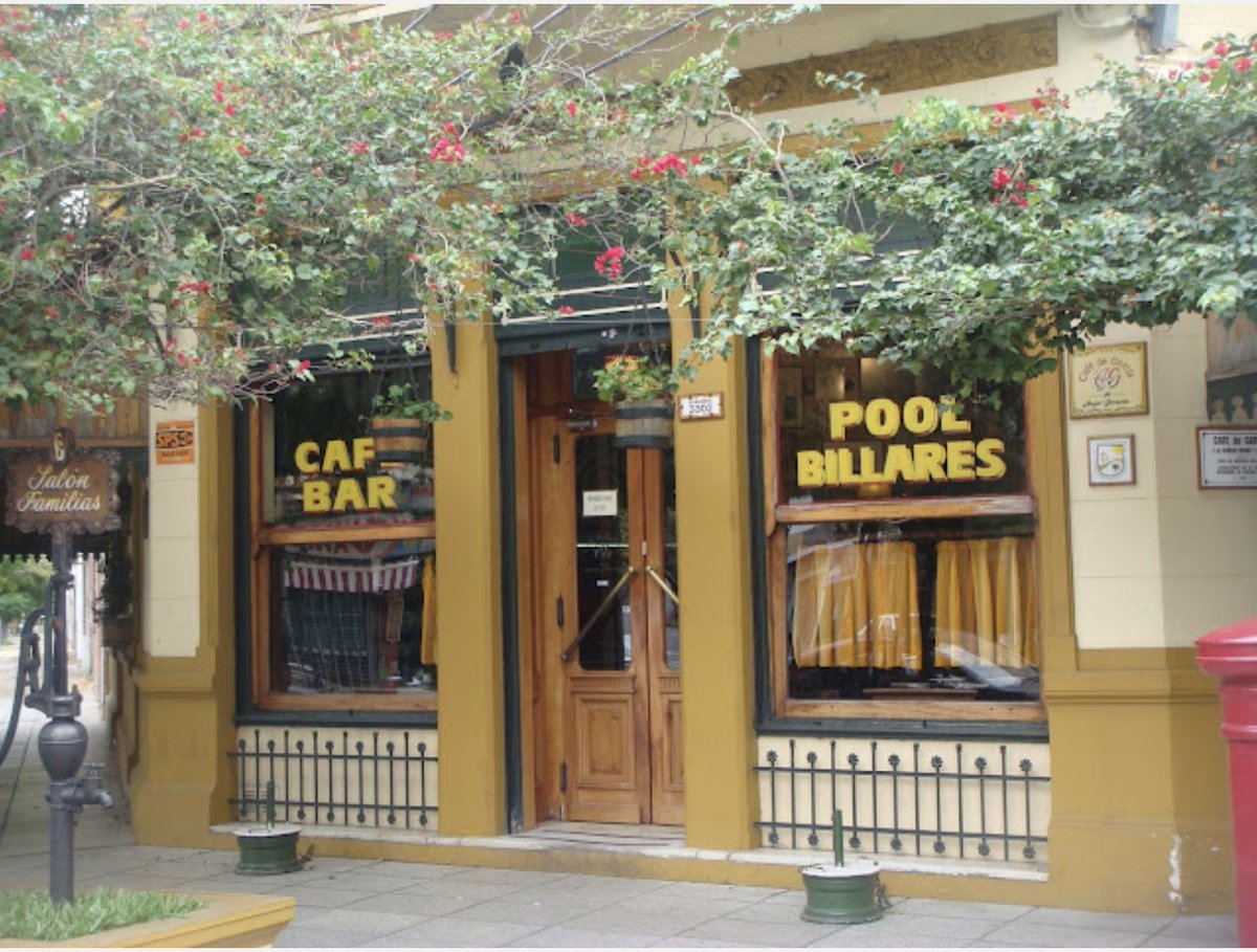 G11Noticias's tweet photo. CERRÓ CAFÉ DE GARCÍA ☕️Fundado en 1927, cerró sus puertas. Sus fieles clientes se despiden de uno de los lugares históricos de #VillaDevoto ubicado en Sanabria 3302. Aseguran que será reemplazado por El Bodegón, el cual abriría en pocos meses. https://t.co/Q3tyMWNhM8