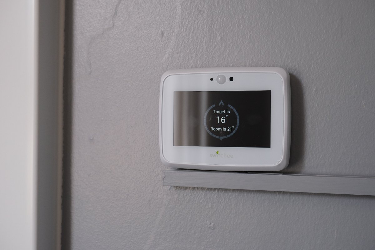 Last week we were joined by Department for Business, Energy and Industrial Strategy (BEIS) and Liverpool City Region Combined Authority for a site visit at one of our properties that have benefited from the Social Housing Decarbonisation Fund. 🏘