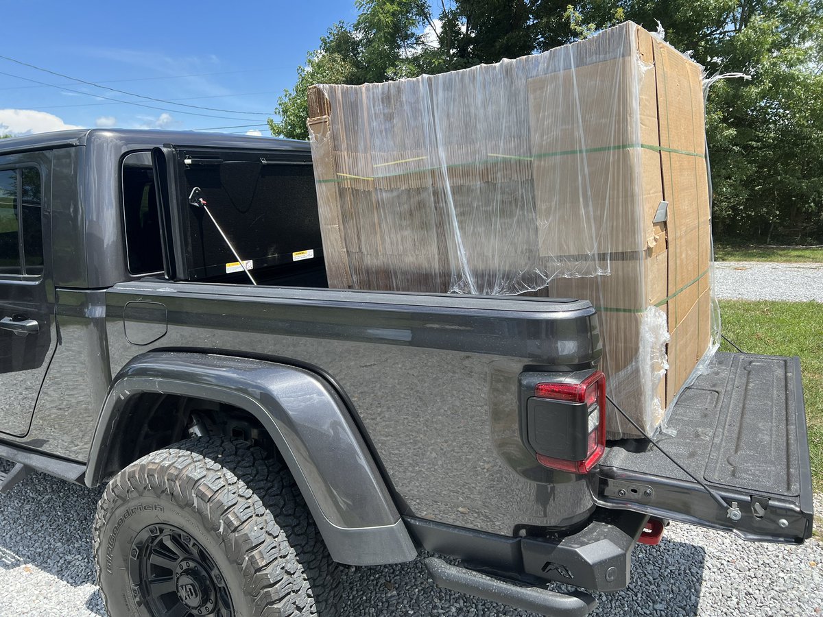 Hmmm. Wonder if the #vExpert folks know what’s about to go down..
Y’all probably want to pay attention the next few days.  That’s all we know cause that’s a lot of boxes…