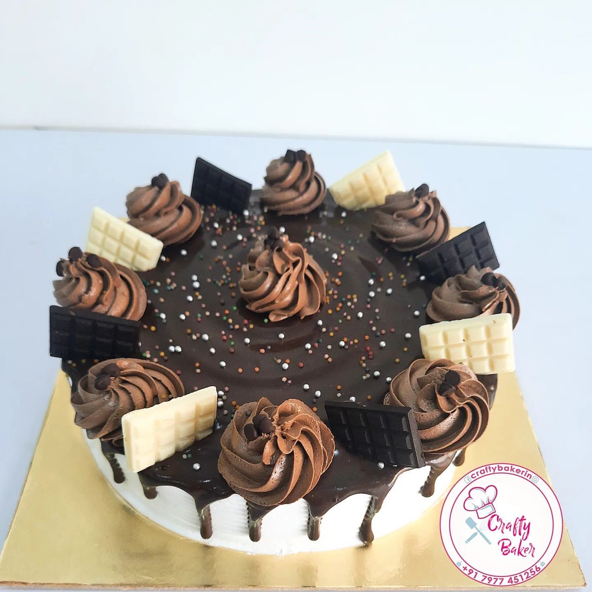 #craftybakerin #craftybaker #craftycakes #craftybake #crafty #Chocolate #darkchocolate #truffle #chocolatecake #mumbai #mumbaibakers #bakers #baker #bakingisbae #instagram #i #love #cakelove #cakephotography #cakeoftheday #photooftheday #yum #cakesofinstagram