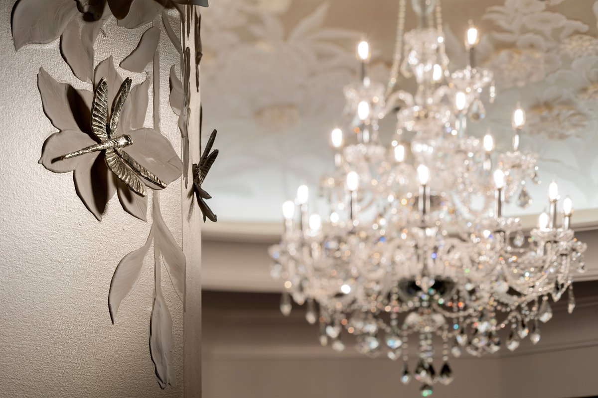 DisneyParks's tweet photo. Victoria &amp; Albert’s at Disney’s Grand Floridian Resort &amp; Spa opens July 28, but today we’ve got your first look at some new interior details. From delicate scroll work to shimmering chandeliers, take a look at the timeless opulence awaiting you. https://t.co/vdLc0vDc6n