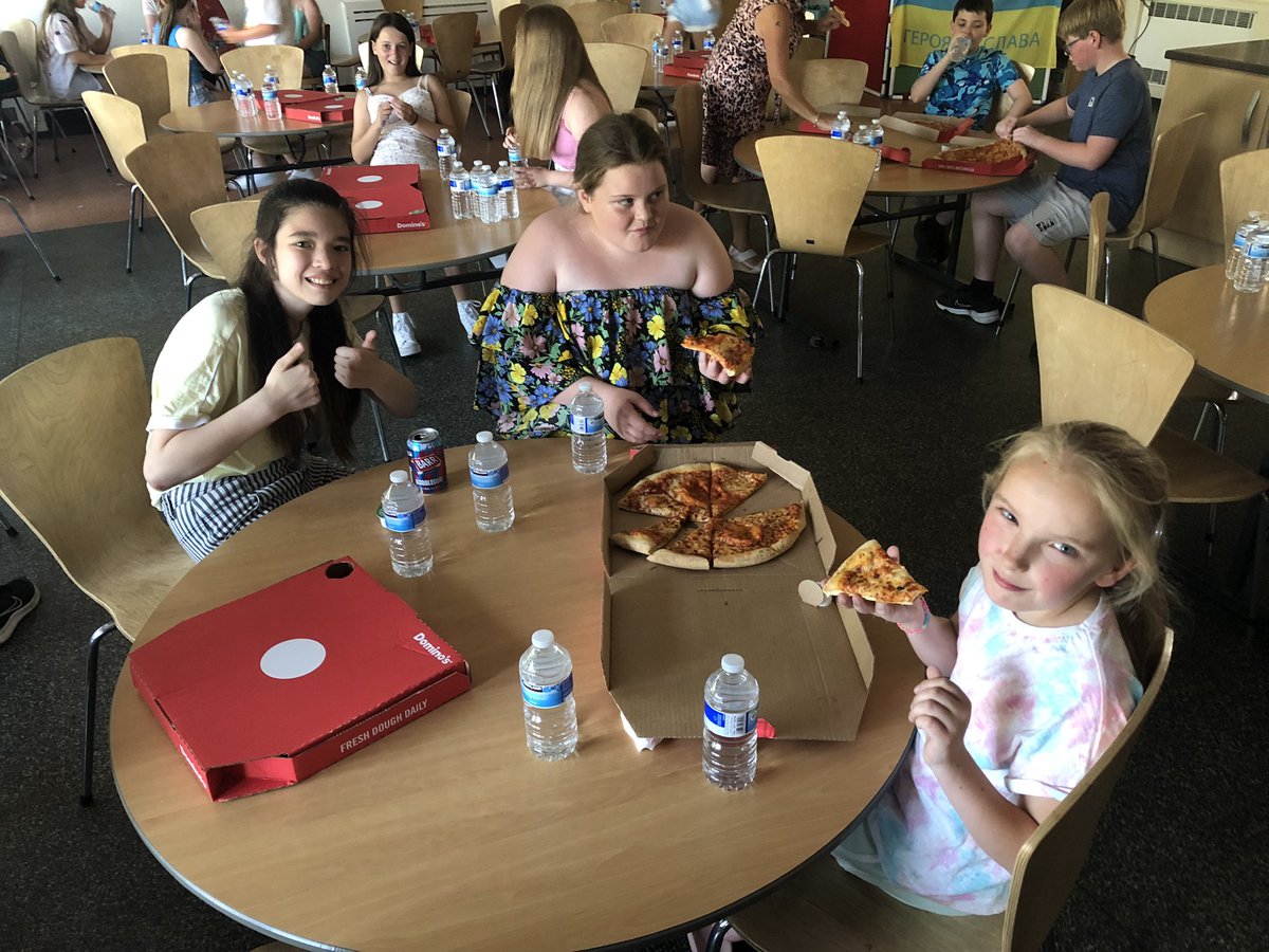 PrescotPrimary's tweet photo. Pizza time! ❤️ @PCPUnicorns https://t.co/mqdKbFwmg3
