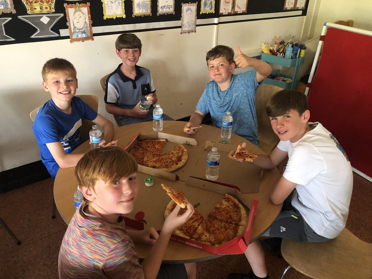 PrescotPrimary's tweet photo. Pizza time! ❤️ @PCPUnicorns https://t.co/mqdKbFwmg3