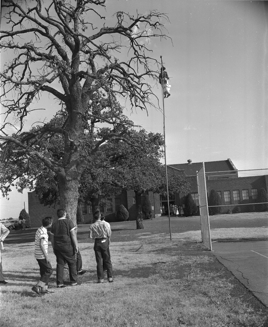 I came across some disturbing Texas history while researching my latest story.

In 1956, after a judge ordered Mansfield schools to integrate, a white mob—backed by local police and city officials—blocked three Black students from attending and hung each of them in effigy. 1/