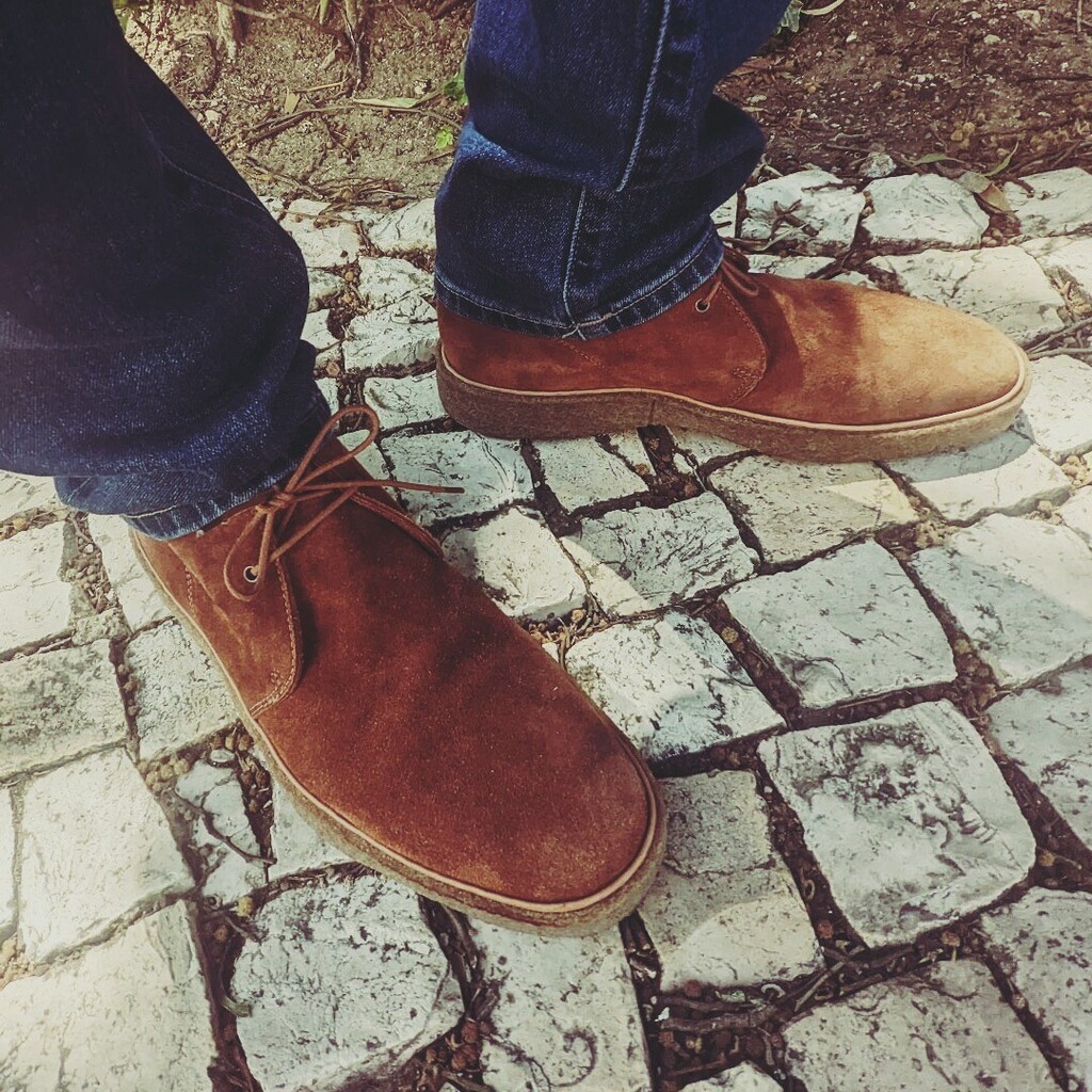 huttonboots's tweet photo. Always flawless with a pair of jeans.

#chukkaboots #chukkas #chukkaboot #chukkashoes #stevemcqueen #stevemcqueenstyle #modstyle #ivyfashion #mensoutfit #mensfashion #menshoes #menshoeshop #menshoestyle #classicmenshoes #menclassy #classicmen #classicmen… https://t.co/7SUkz5419t https://t.co/2LFuqMeff2