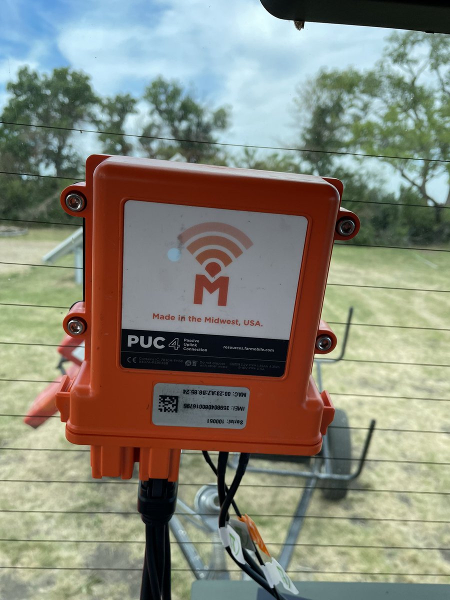 leanne_marin's tweet photo. Hooking up @FarmobileLLC PUC technology in the people movers at @AginMotion with @DavePoppel and @Alex_Pissens . Come to booth 677 and check out the real time data! #technology https://t.co/JlrV8VP8Yy