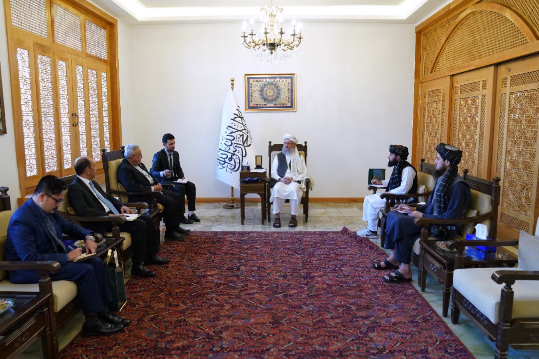 BilalKarimi44's tweet photo. ۱/۷ــ محترم مولوی عبدالسلام حنفی
 معاون اداری ریاست الوزراء امارت اسلامی افغانستان عصر امروز با داتو احمد اعظم عبدالرحمن مشاور خاص وزارت خارجه کشور مالیزیا و هیأت همراه اش، دیدار کرد.
در این دیدار که در ارگ انجام شد، داتو احمد اعظم عبدالرحمن مشاور خاص وزارت امور خارجۀ مالیزیا https://t.co/UI579LdSdw