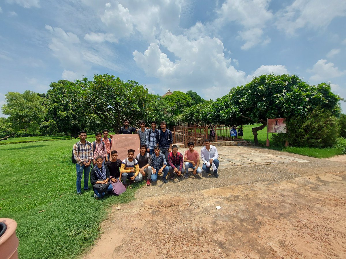 KapurMridul's tweet photo. #MissionAmritSarovar 
JAL DAROHAR SANRAKSHAN 
LOCATION:BAOLI AT PURANA QUILA,DELHI
COLLEGE: PUSA INSTITUTE OF TECHNOLOGY ( DESU PUSA CAMPUS)
#jaldaroharsanrakshaninternship 
#AICTE
#ministryofeducation
#MinistryofHousingandUrbanAffairs
#DSEU https://t.co/FpXh8bu5XA
