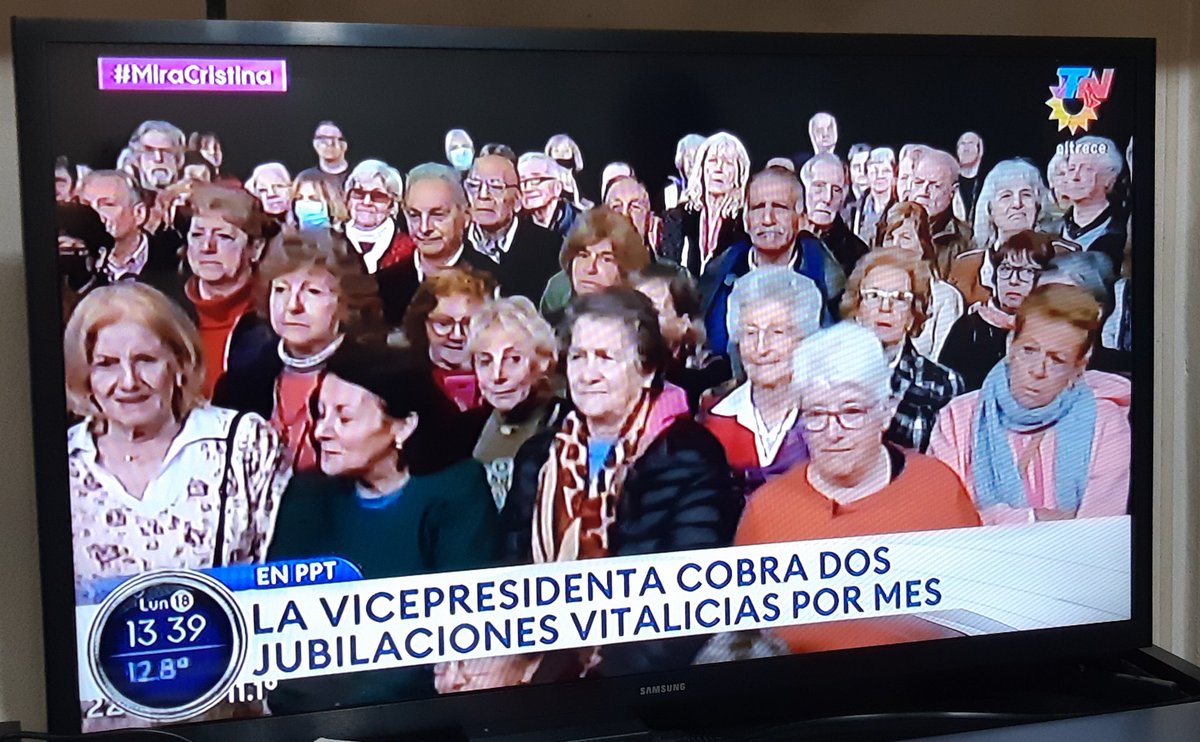 isladebari's tweet photo. VUVIR CON LA MINIMA DE UN JUBILADO" $35.000  "110 Jubilados cobran lo mismo que Cristina Kirchner" 
"Hay 7 Millones de jubilados y pensionados en el pais" 

#MiraCristina #JUBILACIONMiserable
#JubiladosArgentinos juntan latitas para comer. #PamiEscucha https://t.co/1ZwfJ5Ws0j