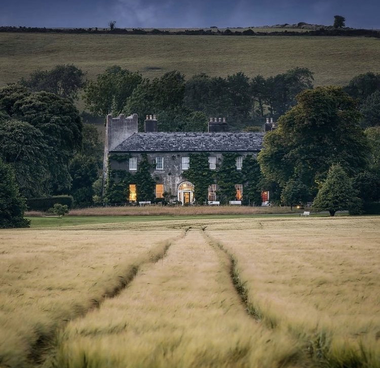 GoodHotelGuide's tweet photo. @Ballymaloe at dusk.
#Regram πΈ by @tamashaasz.photography
https://t.co/ne4SlzNMcX
#GoodHotelGuide #ballymaloe #purecork #corkireland #staycation #corkcation #irelandsancienteast #irelandsbluebook #bluebookfamily https://t.co/oEKdV5kKk1