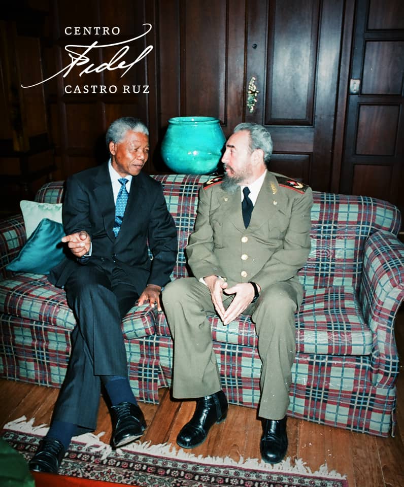 #Fidel:"Mandela no pasará a la historia por los 27 años consecutivos que allí vivió encarcelado sin ceder jamás en sus ideas; pasará porque fue capaz de arrancar de su alma todo el veneno que pudo crear tan injusto castigo... #MandelaDay2022