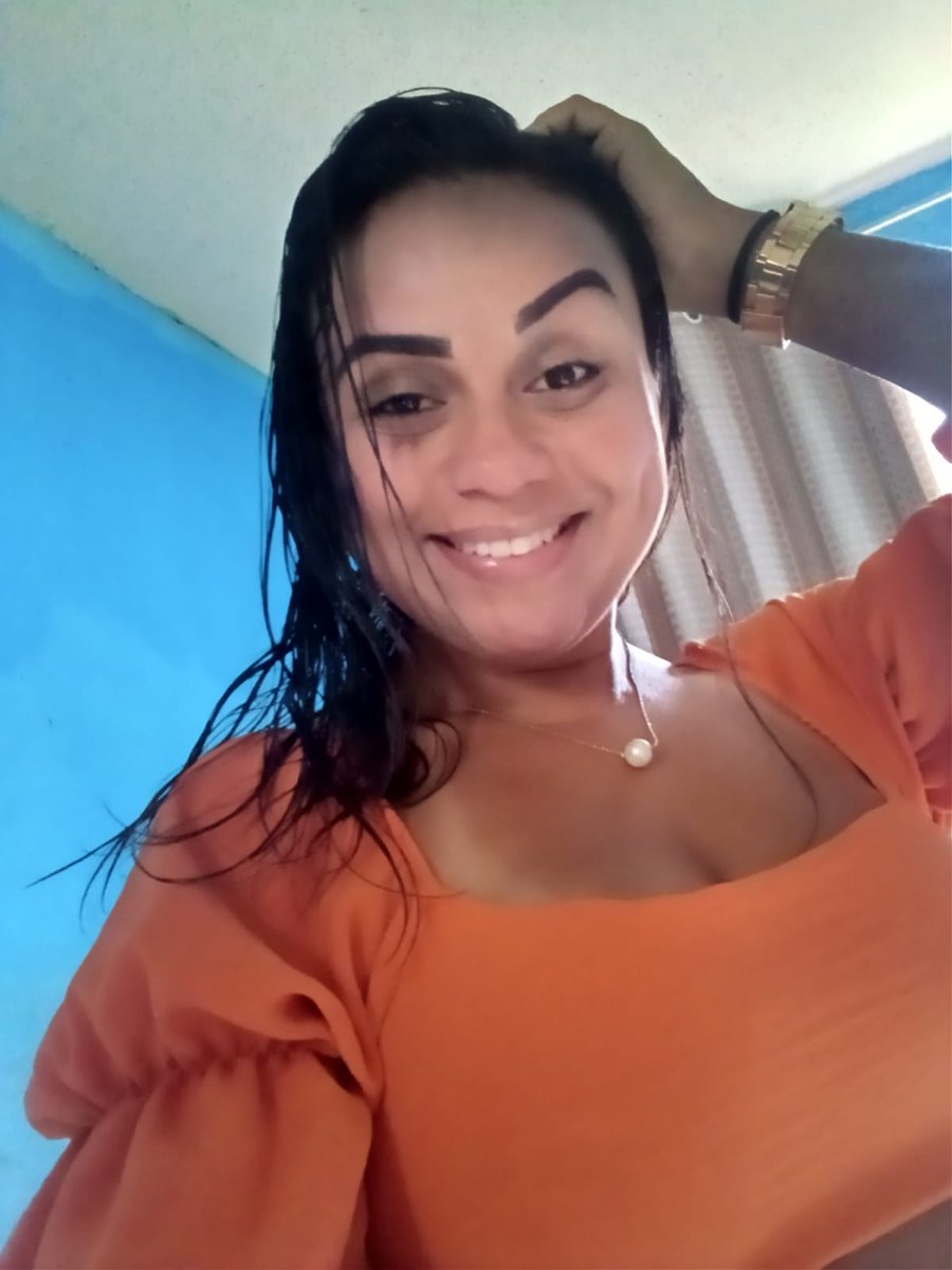 LizaSantos34's tweet photo. #segundouuu!😗😗😗
#sepermita!😊😊😊
#sejaleve!🌻💛🌻
#sejaluzeamor!👑😍👑 https://t.co/SmOeE8j7Ik