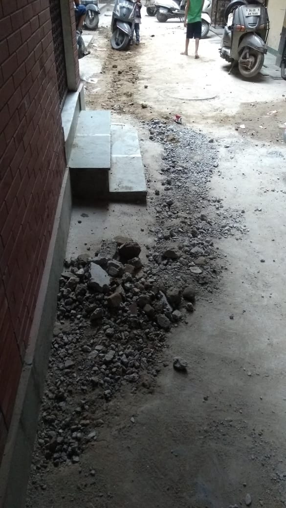 thatboideva's tweet photo. @attorneybharti 
The entrance to the street gets filled with water and there is no way in. 
We've talked to our JE and apparently the money commissioned for the street has apparently already been spent. 

Will it be fixed the next time you are coming around for votes? 
(2/3) https://t.co/Hk3nUkEHa5