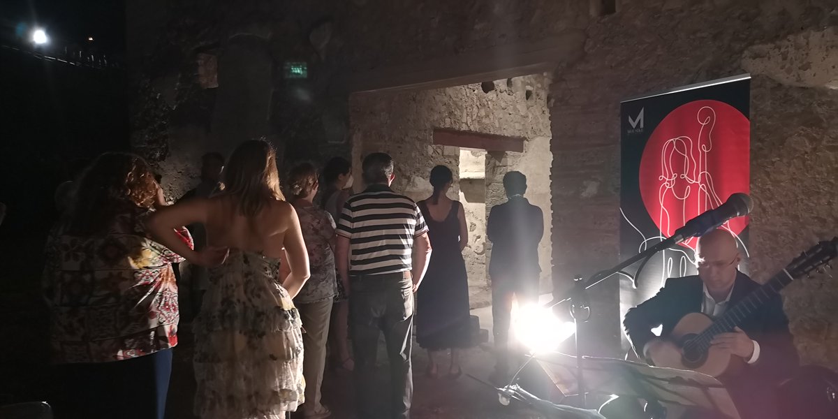 🎵🎶🎶Sabato 16 Luglio 2022 -->rassegna Mousikarte
una visita gratuita della Villa rustica di #boscoreale è stata offerta da parte della  Direttrice e Funzionario archeologo Annamaria Sodo, precedentemente al concerto del duo artistico Angelo Ruggieri e Giuseppe del Plato.